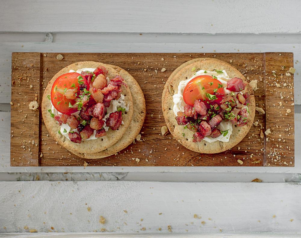 bacon, fet and pan fried tomatoes