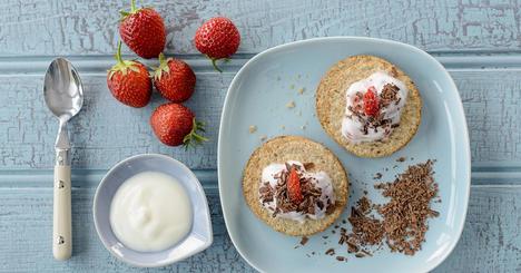 Greek yoghurt with strawberries and chocolate shavings 