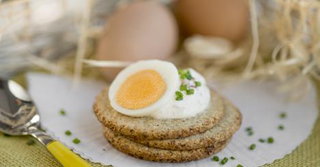 oatcake and hard boiled egg 