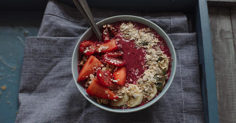 Strawberry, Banana and Oat Smoothie Bowl