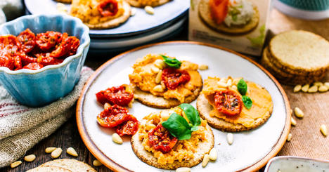 Hummus and sundried tomato spread