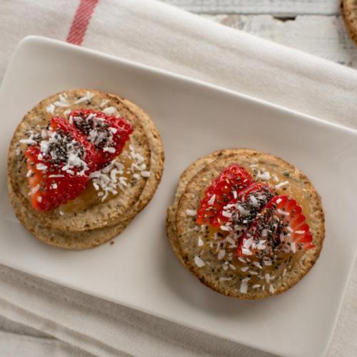 Apple sauce with strawberry, chia and coconut